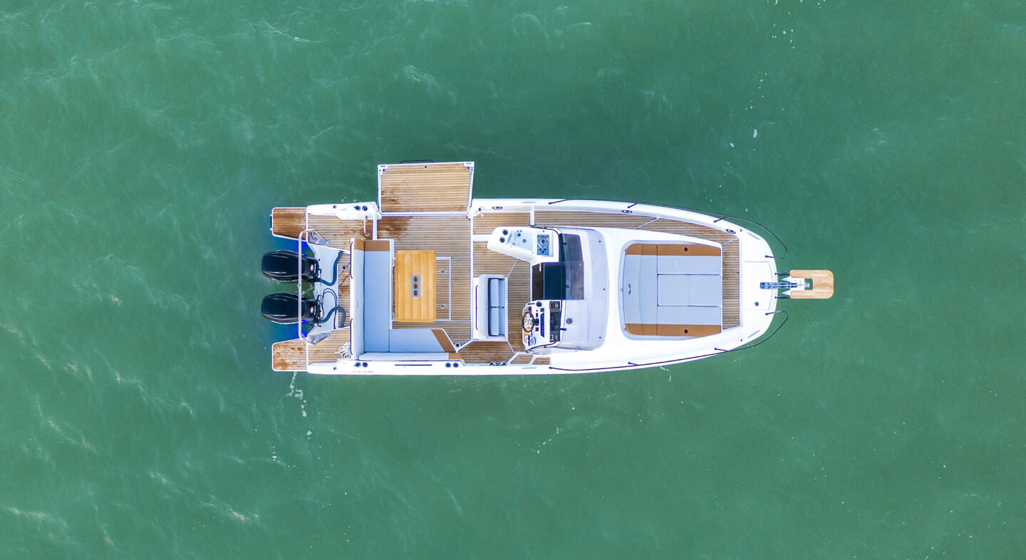 Flyer_9_Sundeck_Exterior_01