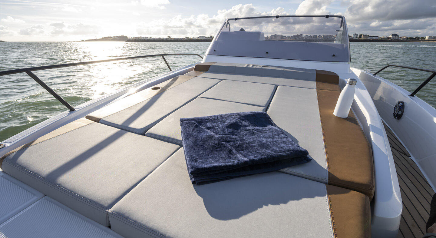 Flyer_9_Sundeck_Exterior_04