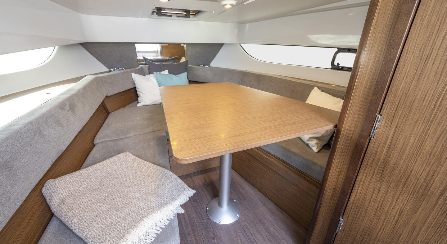 Flyer_9_Sundeck_Interior_01